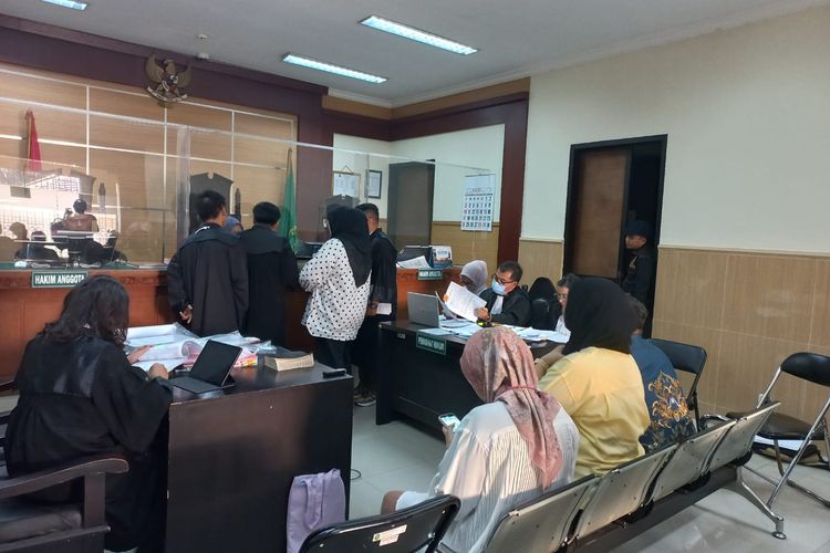Sidang ke-2 perkara penipuan preorder iPhone Rihana-Rihani yang digelar di Pengadilan Negeri Tangerang pada Rabu (27/9/2023). Persidangan ini beragendakan mendengarkan keterangan saksi sekaligus korban penipuan yang dilakukan terdakwa.
