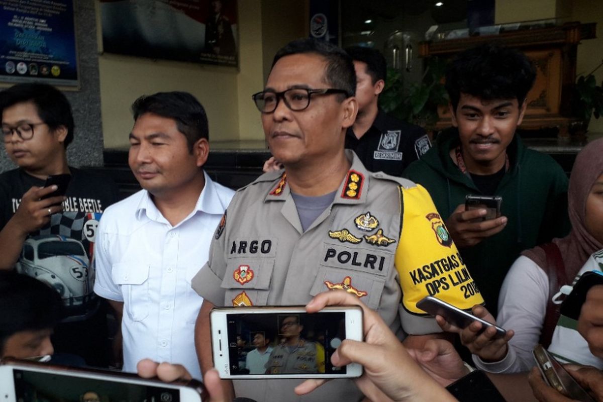 Ketua Tim Media Satgas Antimafia Bola Kombes Argo Yuwono memberikan keterangan kepada awak media di Mapolda Metro Jaya, Kamis (27/12/2018).
