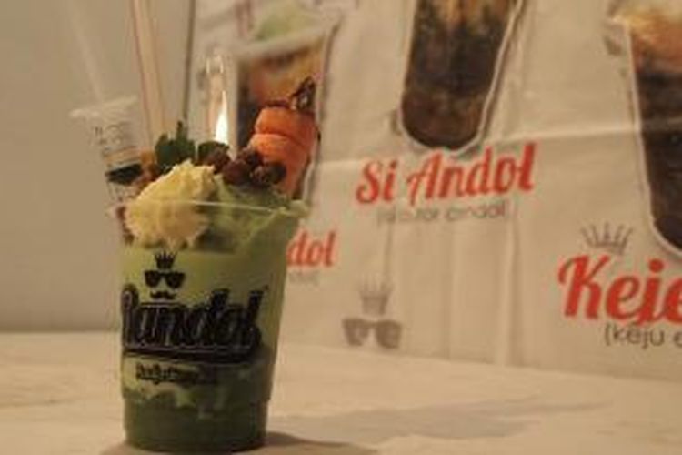 Digondol Satpol, perpaduan segarnya cendol dengan es green tea. 