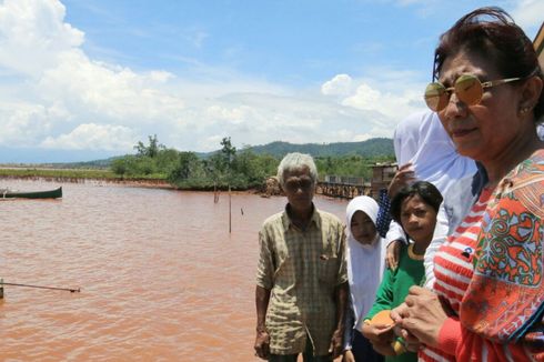 Susi Janjikan Ekskavator bagi Warga yang Tangkap Pelaku Bom Ikan 