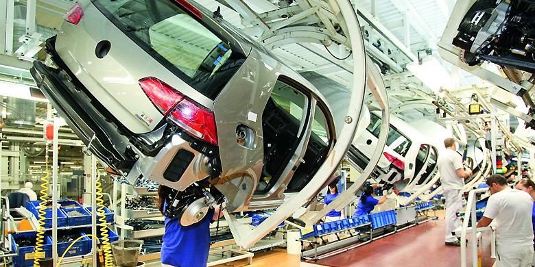 Salah satu proses perakitan model Volkswagen