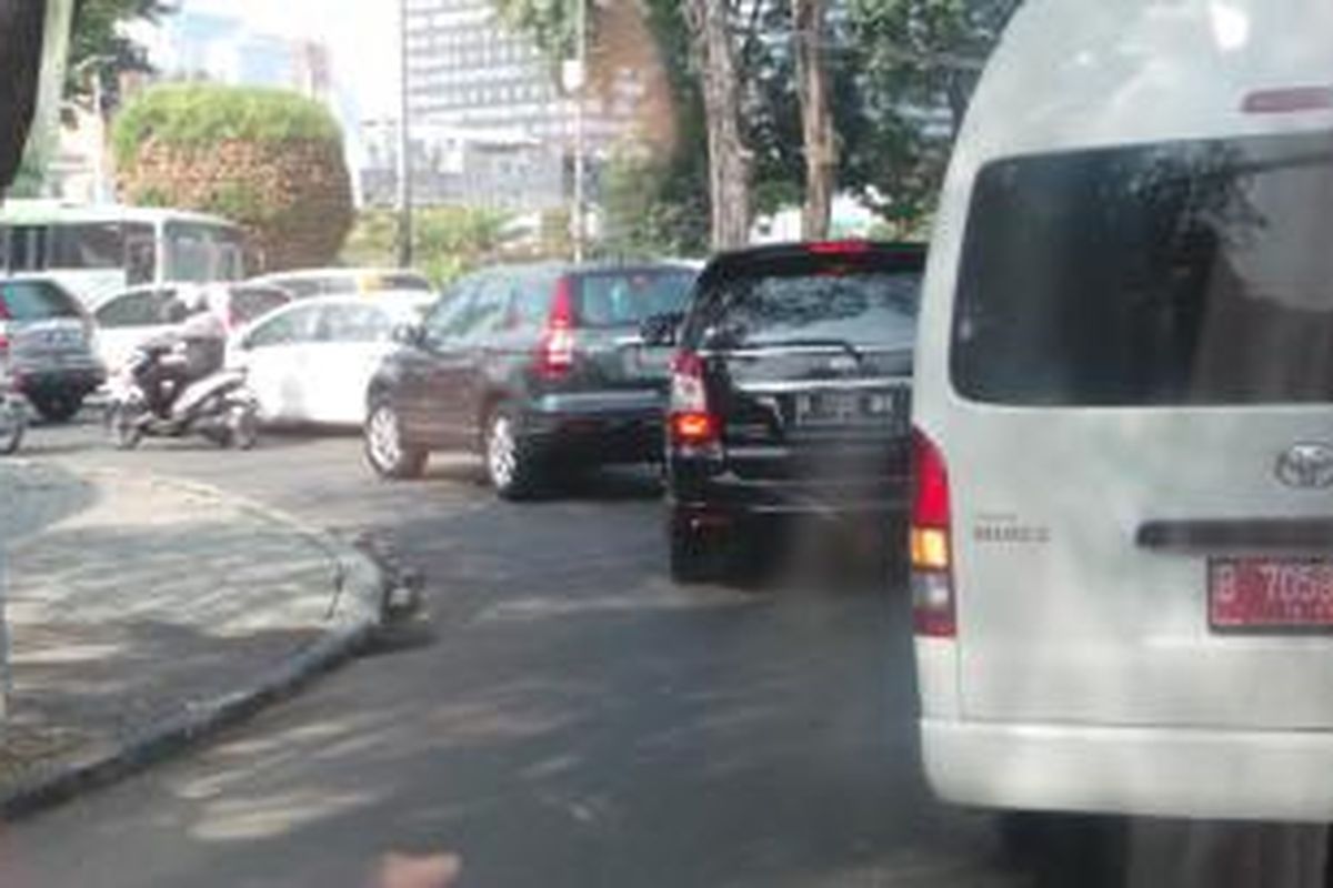 Pelaksana Tugas (Plt) Gubernur DKI Jakarta Basuki Tjahaja Purnama menggunakan mobil rental Kijang Innova yang dulu digunakan Joko Widodo untuk blusukan.