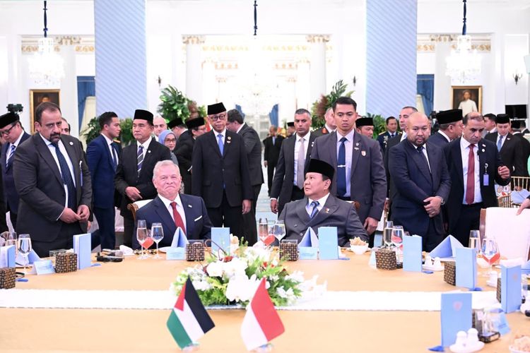 Presiden Prabowo Subianto dan Raja Kerajaan Yordania Hasyimiah, Abdullah II ibn Al Hussein berada dalam satu meja yang sama dalam jamuan santap malam di Istana Negara, Jakarta Pusat, Sabtu (15/11/2025). 