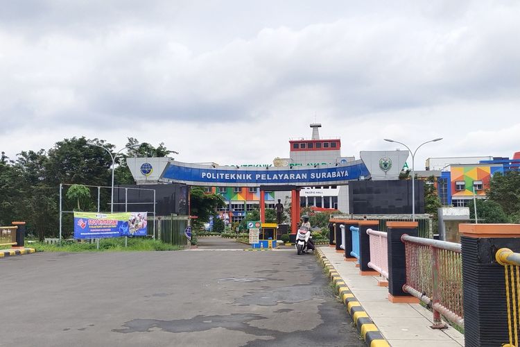 Politeknik Pelayaran Surabaya di Kecamatan Gunung Anyar, Kota Surabaya, Jawa Timur.