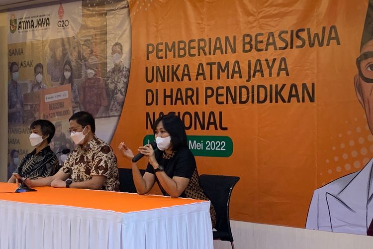 Unika Atma Jaya menggelontorkan dana beasiswa Rp 30 miliar untuk calon mahasiswa baru.