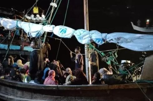 Perahu Pengungsi Rohingya Berisi 120 Orang Ditarik ke Aceh, Ada yang Meninggal, Anak Sakit dan Kelaparan
