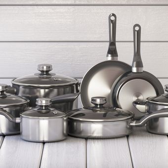 Ilustrasi peralatan masak stainless steel. 