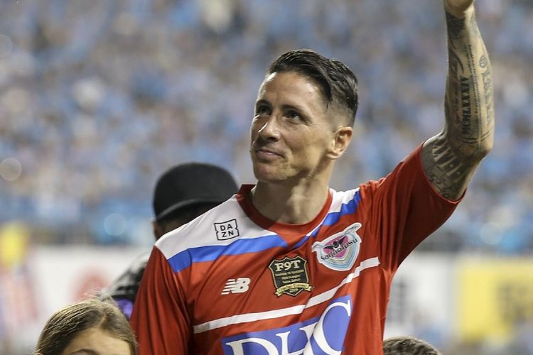 Fernando Torres melambaikan tangan kepada suporter untuk laga terakhirnya bersama Sagan Tosu di JLeague 2023-2024. Terkini, Torres kembali ke Liverpool untuk menjadi pelatih bayangan Juergen Klopp.