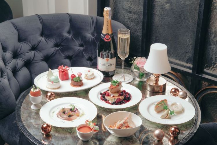 Hidangan di kafe ALICE. 