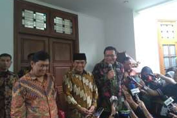 Ketua Fraksi PDI-P Utut Adianto, Ketua DPR Ade Komarudin dan Wasekjen PDI-P Eriko Sotarduga di Kediaman Ketua Umum PDI-P Megawati Soekarnoputri, di Jakarta, Jumat (25/11/2016).