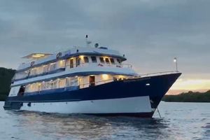 Kapal Wisata Bawa 28 Wisatawan China Kandas di Perairan Raja Ampat Papua