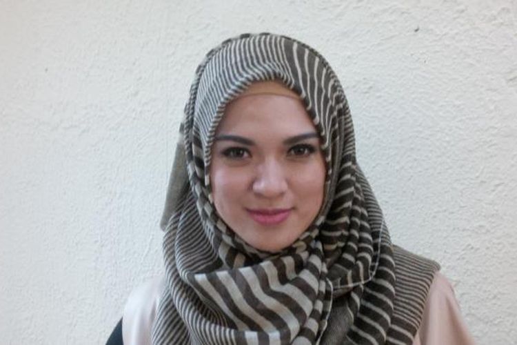 Penyanyi Delia Septianti diabadikan di Arcadia Plaza, TB Simatupang, Jakarta Selatan, Selasa (30/6/2015).