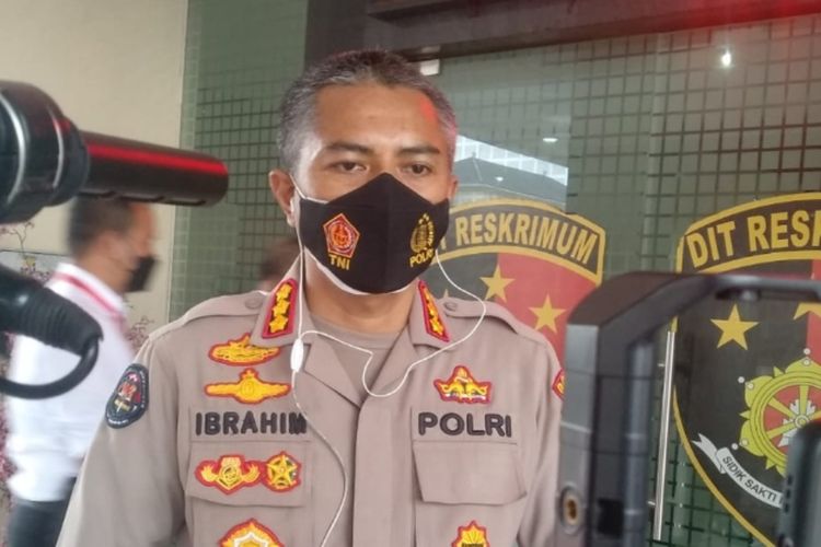 Kabid Humas Polda Jabar, Kombes Pol Ibrahim Tompo saat menanggapi kasus oknum Polsek Cileungsi yang memukul driver ojol di Kabupaten Bogor, Jawa Barat.