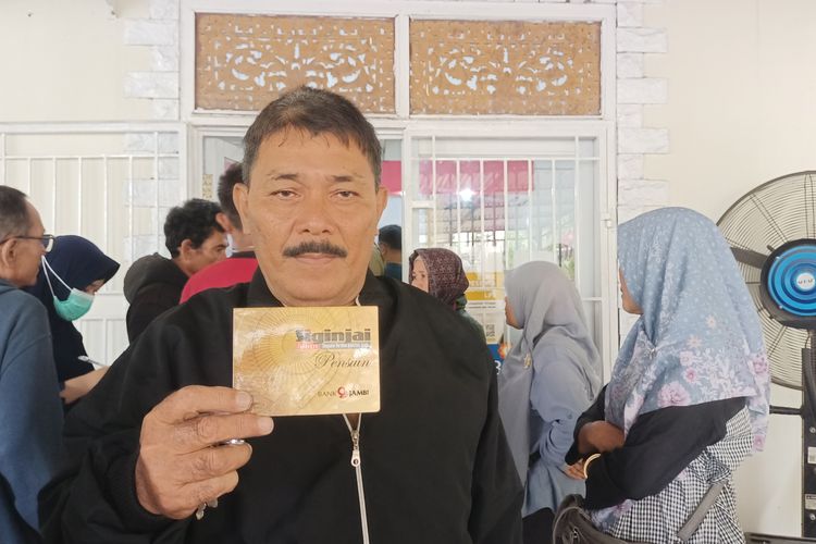 Antre Bank Jambi Sejak Jam 1 Dini Hari, Nasabah Mengeluh