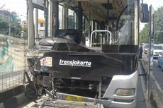 Transjakarta dan Bus Kopami Tabrakan, Beberapa Penumpang Terluka