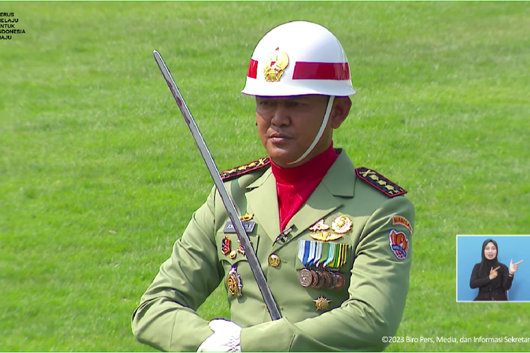 Kolonel(Armed) Joko Setiyo Kurniawan didapuk menjadi Komandan Upacara Peringatan Detik-Detik Proklamasi Kemerdekaan Republik Indonesia di Istana Medeka, Jakarta, Kamis (17/8/2023).