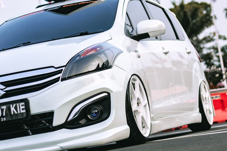 Modifikasi Suzuki Ertiga bergaya Racing Stance