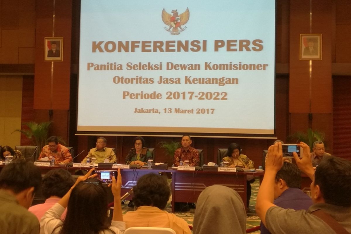 Konferensi Pers Pasel Pimpinan OJK di Kantor Kementerian Keuangan, Jakarta, Senin (13/3/2017)