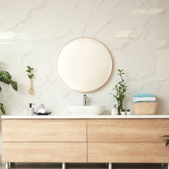 Ilustrasi mangkuk penyimpanan di meja kamar mandi