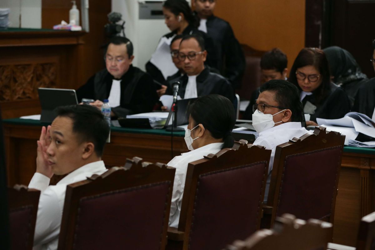 Terdakwa kasus pembunuhan berencana Brigadir Nofriansyah Yosua Hutabarat atau Brigadir J, Ricky Rizal, Putri Candrawathi, dan Ferdy Sambo menjalani sidang di Pengadilan Negeri Jakarta Selatan, Selasa (20/12/2022). Jaksa Penuntut Umum menghadirkan seorang saksi ahli digital forensik dari Polri, Hery Priyanto.