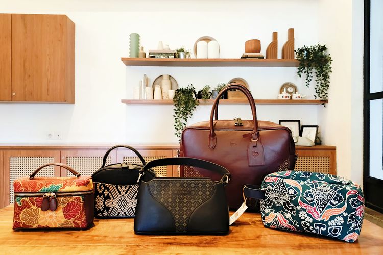 Produk UMKM berupa tas etnik dari Etnapraya asal Surabaya yang kini mulai mencuri perhatian berkat karakter unik dan semangat lokal yang diusungnya.