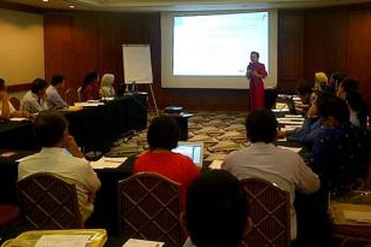 Focus Group Discussion oleh Kementerian Pariwisata dan Ekonomi Kreatif RI, bertema “Crowdfunding Sebagai Salah Satu Alternatif Pendanaan Bagi Para Pelaku Kreatif Bidang Digital”, 21-22 Juli 2014 di Millennium Hotel, Jakarta.