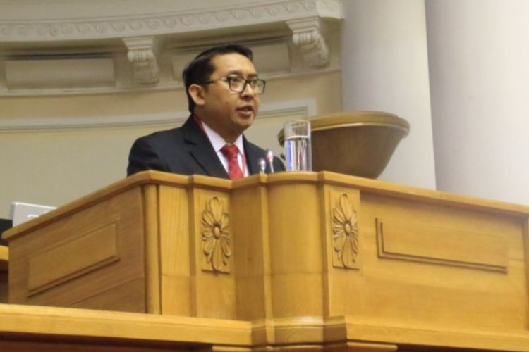Wakil Ketua DPR RI Fadli Zon saat menyampaikan sikap Indonesia atas resolusi yang dicapai Inter-Parliamentary Union (IPU) terkait isu Rohingya di Tavrichesky Palace, Saint Petersburg, Senin (16/10/2017).