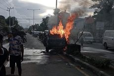 Tabrak Tiang Lampu Jalan, Sebuah Avanza Hangus Terbakar 