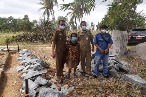 Momen Jelang Imlek, Lansia Sebatang Kara di Bangka Dapat Kado Rumah Baru