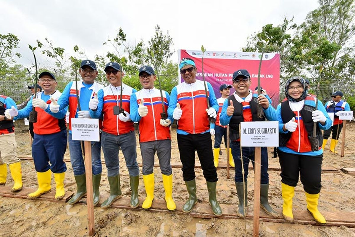 Peresmian Hutan Pertamina Badak LNG di Bontang, Kalimantan Timur. 

