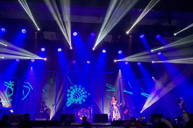 Penyanyi Vina Panduwinata tampil di Java Jazz Festival 2022 pada Jumat (27/5/2022) malam di panggung BNI Hall (D2), JiExpo Kemayoran, Jakarta Pusat.