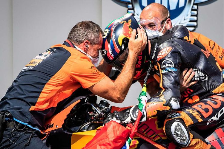 Pebalap Red Bull KTm Factory Racing Brad Binder sukses meraih juara pada MotoGP Ceko 2020