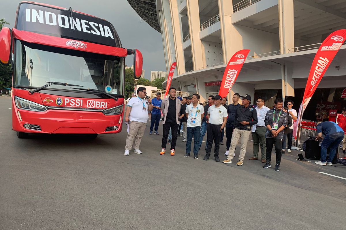 Timnas Indonesia resmi mempunyai bus baru yang diluncurkan di Garuda Store, kompleks Stadion Utama Gelora Bung Karno, Senayan, Jakarta pada Minggu (18/6/2023).