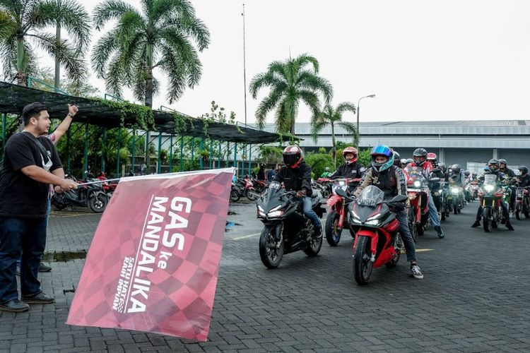 Komunitas bikers Honda melakukan touring ke Lombok, Nusa Tenggara Barat, untuk menyaksikan pebalap binaan Astra Honda Motor (AHM) yang tampil di Idemitsu Asia Talent Cup sekaligus meramaikan ajang WSBK Mandalika 2022 pada 11-13 November 2022. 