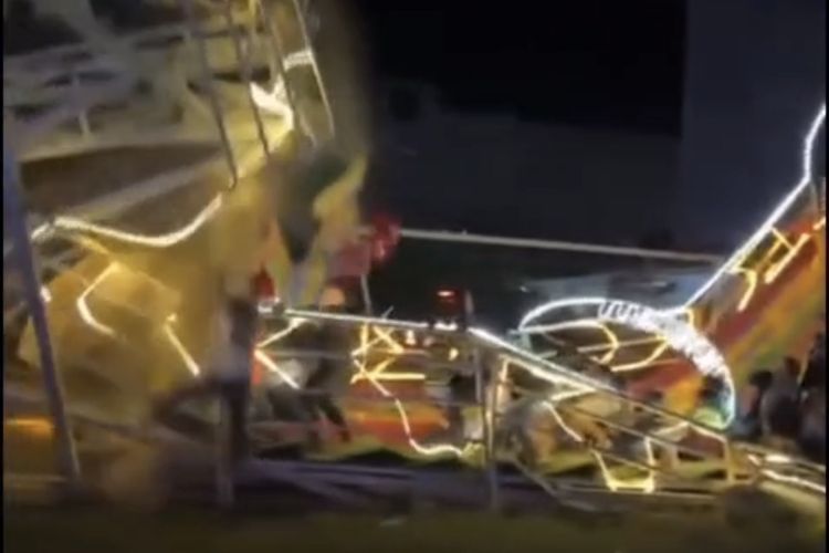 Wahana Perosotan Roboh di Pasar Malam Ketapang Kalbar, Enam Warga Tertimpa