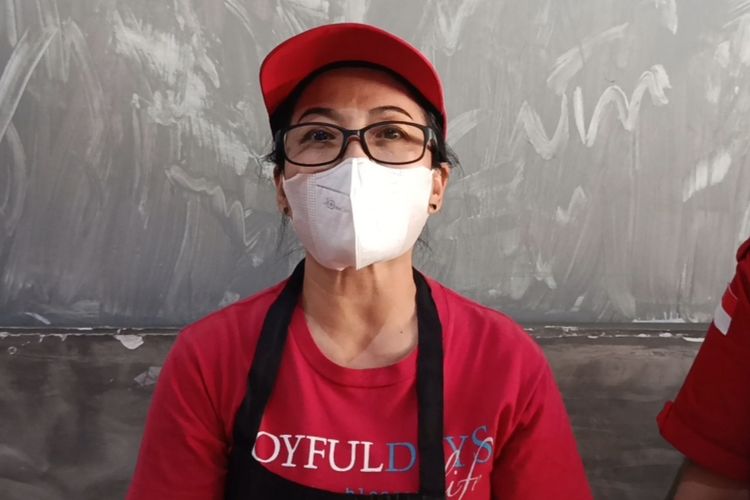 Kisah Yuni, Dulu Penerima Bantuan Kini Masak 100 Porsi Makanan Gratis Setiap Hari di Bekasi