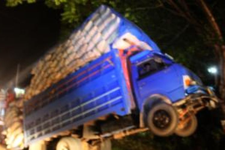 Sulawesi truk Kecelakaan Tragis