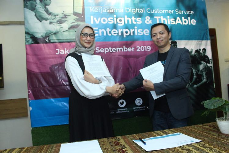 PT Ivonesia Solusi Data (Ivosights) bekerja sama dengan Thisable Enterprise melibatkan penyandang disabilitas sebagai customer care atau customer service di platform Sociomile. Penandatangan kerja sama dilakukan di Jakarta (4/9/2019).