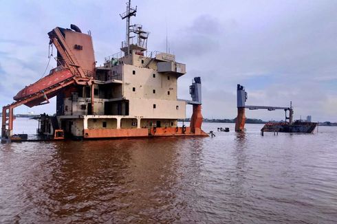 Kapal Kargo Surya Pekik Karam di Sungai Kapuas, Pontianak