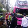 Diduga Menyalip Saat Jalan Licin, Mobil Tabrak Bus di Ciwidey