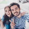 Alasan Ilmiah Kenapa Orang Suka Pajang Foto Pasangan di Medsos