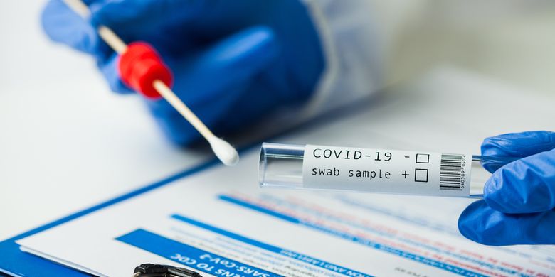 Ilustrasi tes swab Covid-19 untuk mendeteksi infeksi virus corona untuk hentikan pandemi Covid-19.