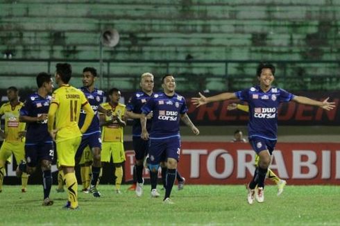 Tendangan Bebas Adam Alis Loloskan Arema FC ke Perempat Final