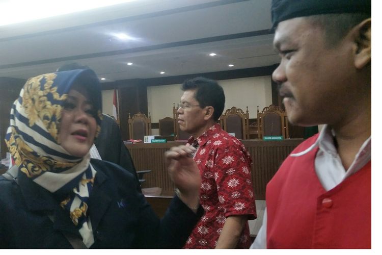 Suasana haru proses persidangan 29 karyawan Sarinah di Pengadilan Negeri Jakarta Pusat, Selasa (27/8/2019).