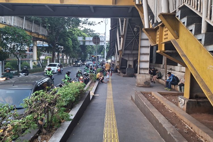 Kenapa Masih Ada Orang Kencing Sembarangan di Ruang Publik Jakarta?