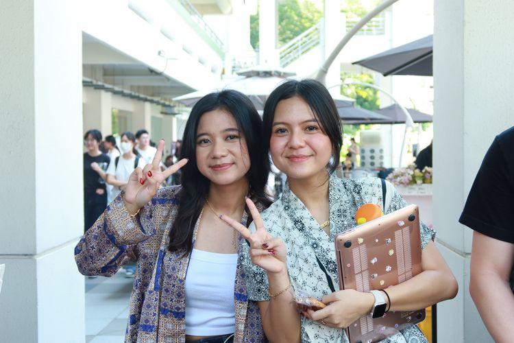 Fenny Tasya Zalsabiella dan Femmy Michellyvia, kakak-beradik asal Medan yang menempuh perjalanan akademik bersama di James Cook University (JCU) Singapore.