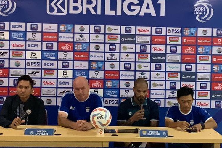 Penyerang Persib Bandung, David da Silva, dalam sesi konferensi pers seusai Persija vs Persib di Stadion Patriot Candrabhaga, Bekasi, Jawa Barat, pada Sabtu (2/9/2023).