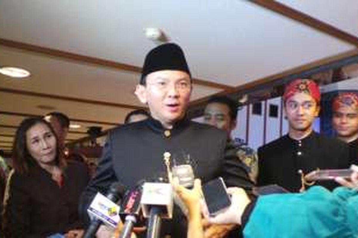 Gubernur DKI Jakarta Basuki Tjahaja Purnama pakai baju serong khas Betawi
