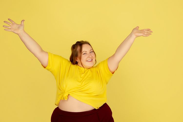 Kalori berlebih di tubuh akan disimpan sebagai lemak, pada wanita lemak banyak disimpan di area paha. Itulah mengapa banyak wanita mencari cara mengecilkan paha karena merasa tak nyaman.