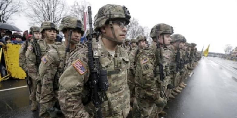 Militer AS berbaris pada November 2015.